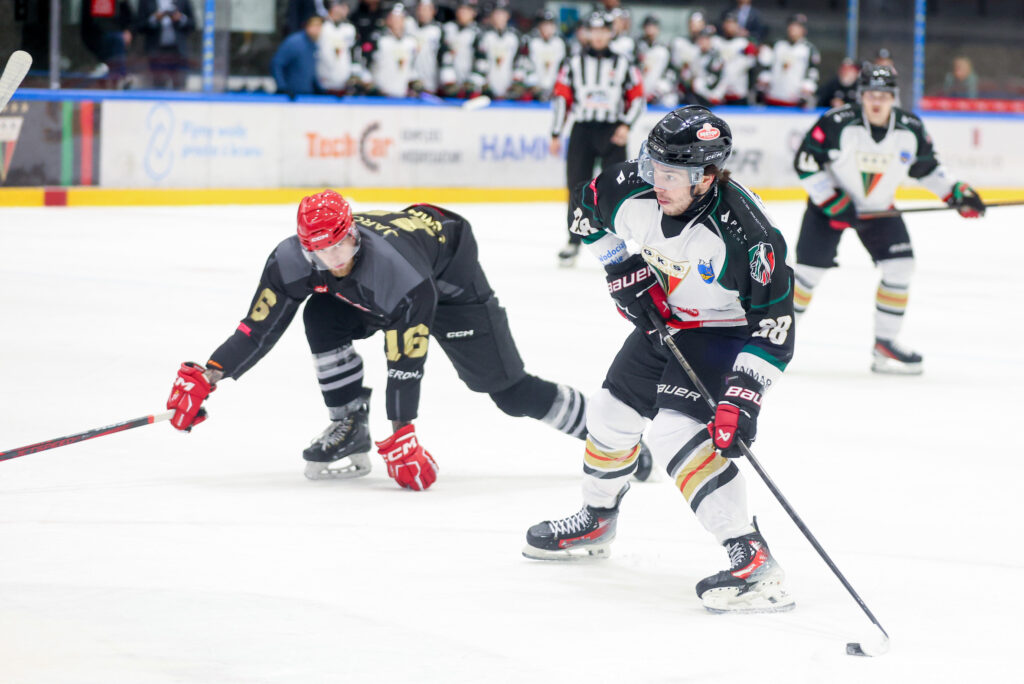 8th Round of TAURON Hockey League: GKS Tychy Triumphs Over Cracovia