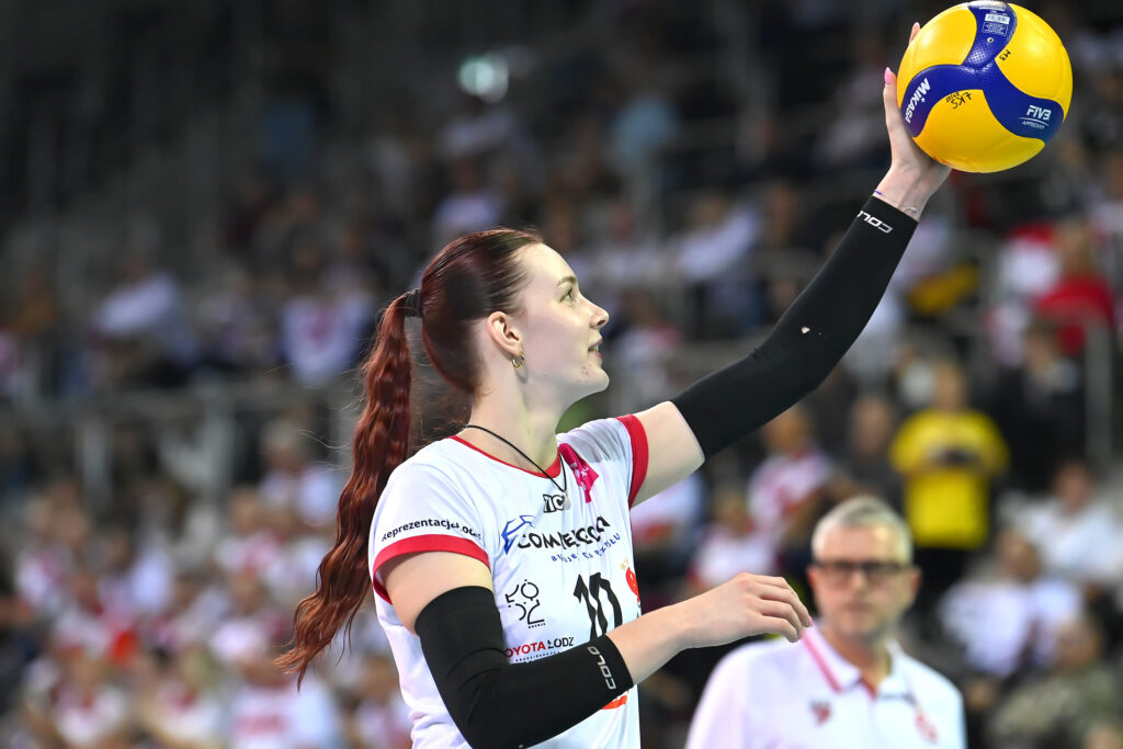 ŁKS Commercecon Łódź Dominates Against LOTTO Chemik Police in Straight Sets